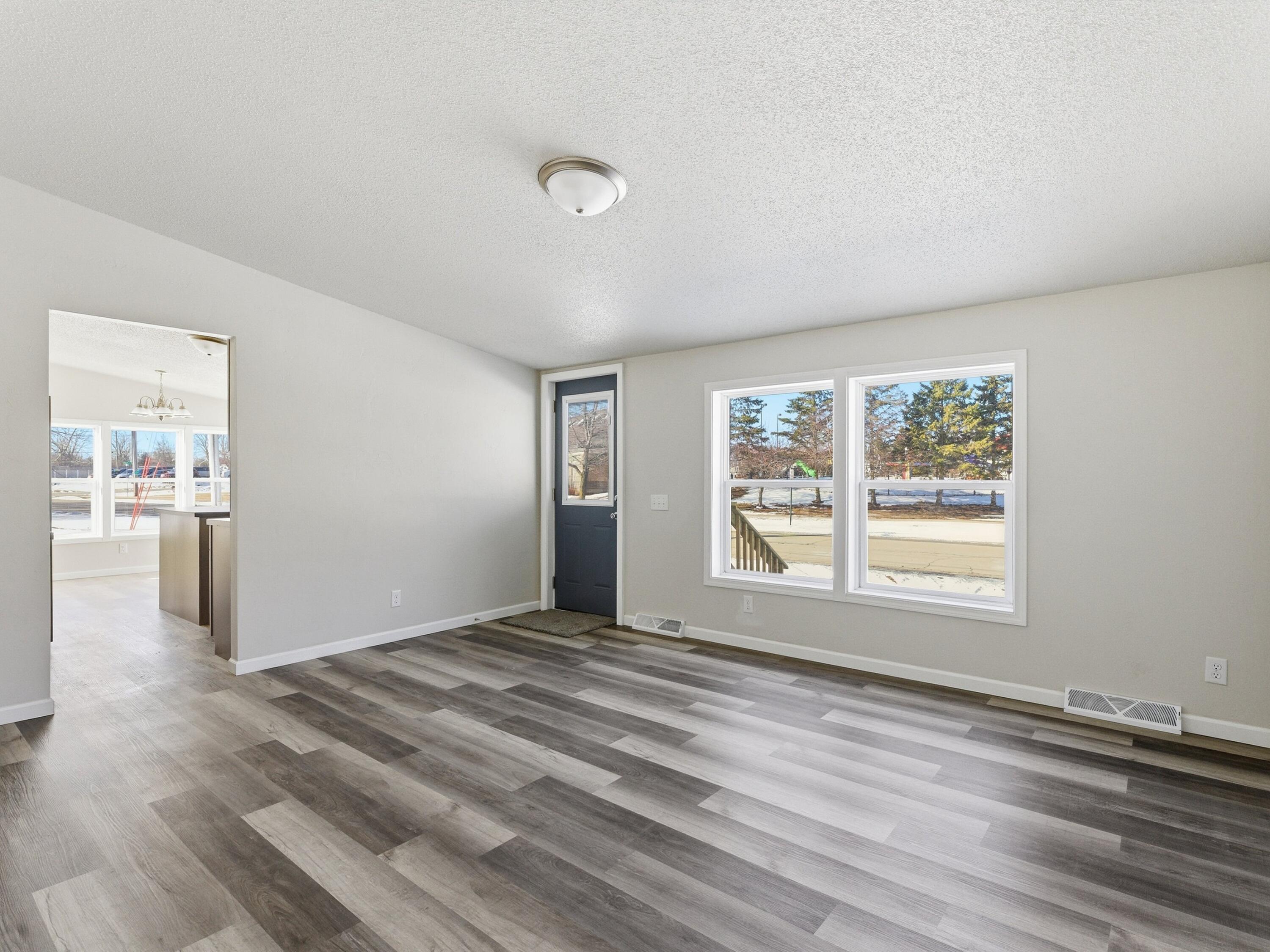 320 Lincoln Avenue Omro, WI 54963 - Photo 4 of 26 11-011_2800469_00028