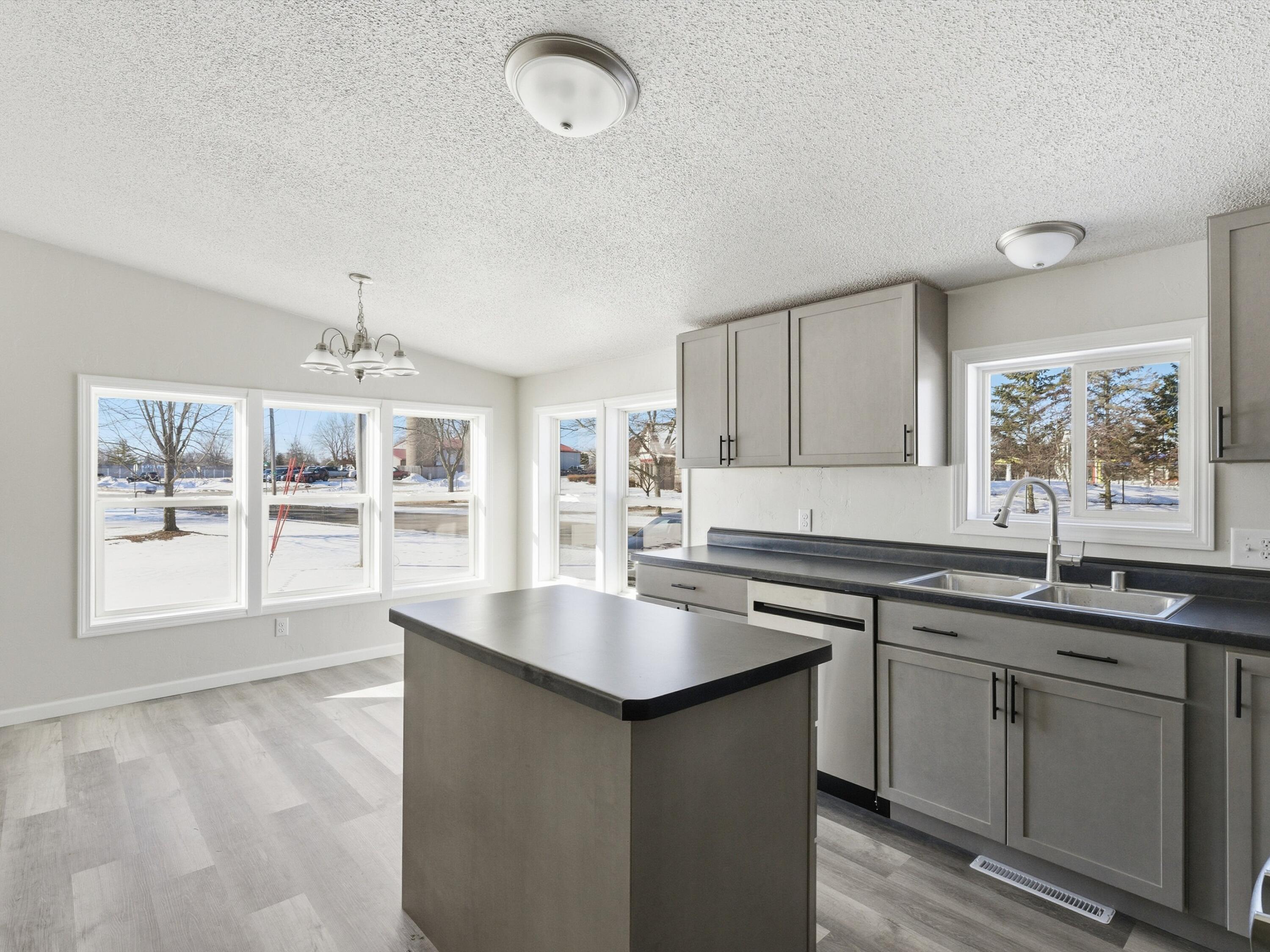 320 Lincoln Avenue Omro, WI 54963 - Photo 6 of 26 12-012_2800469_00031