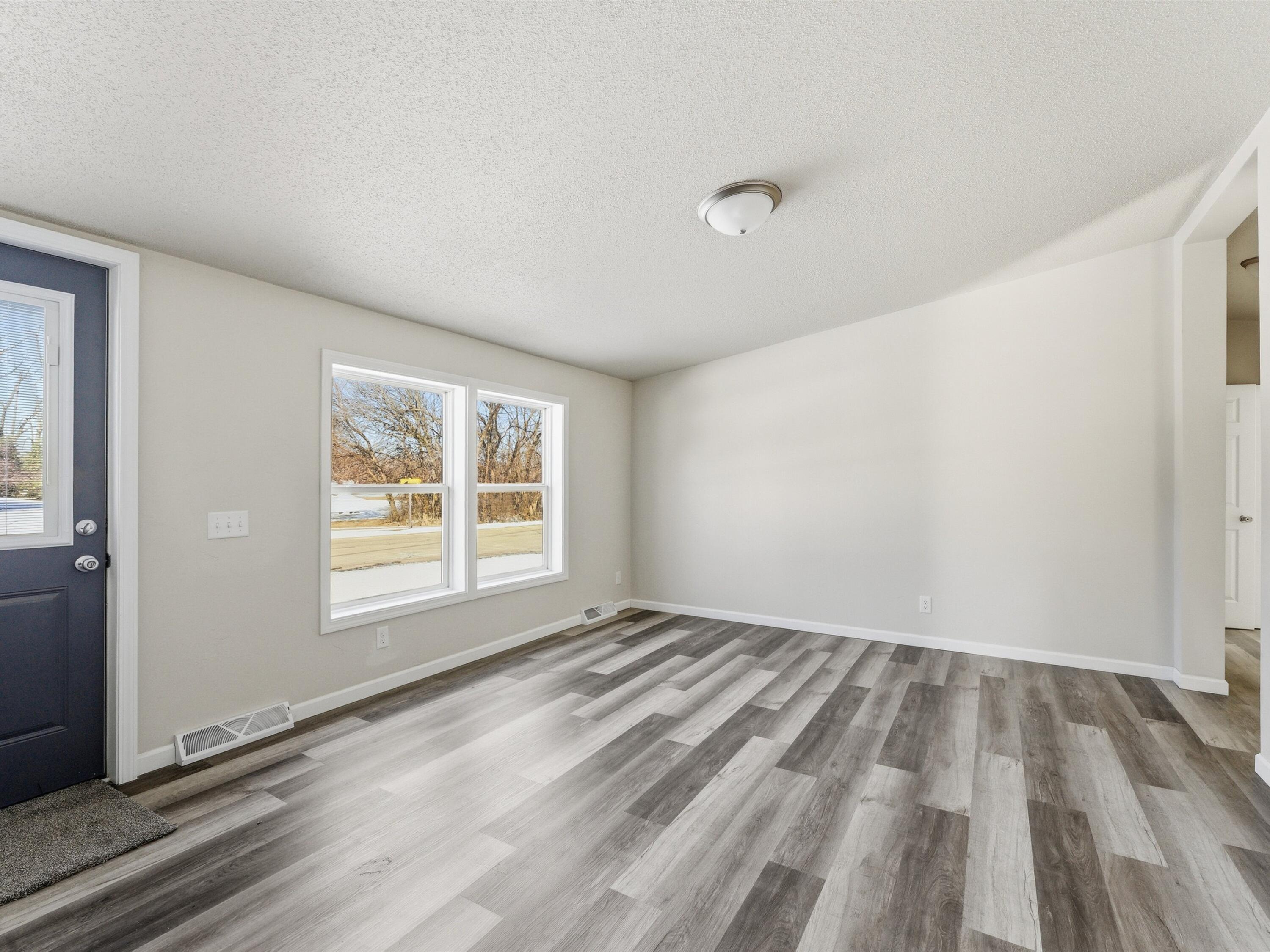 320 Lincoln Avenue Omro, WI 54963 - Photo 8 of 26 10-010_2800469_00025