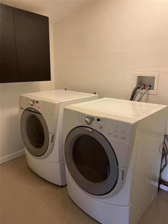 3208 Thompson Street Austin, TX 78702 - Photo 14 of 16 a utility room with dryer and washer