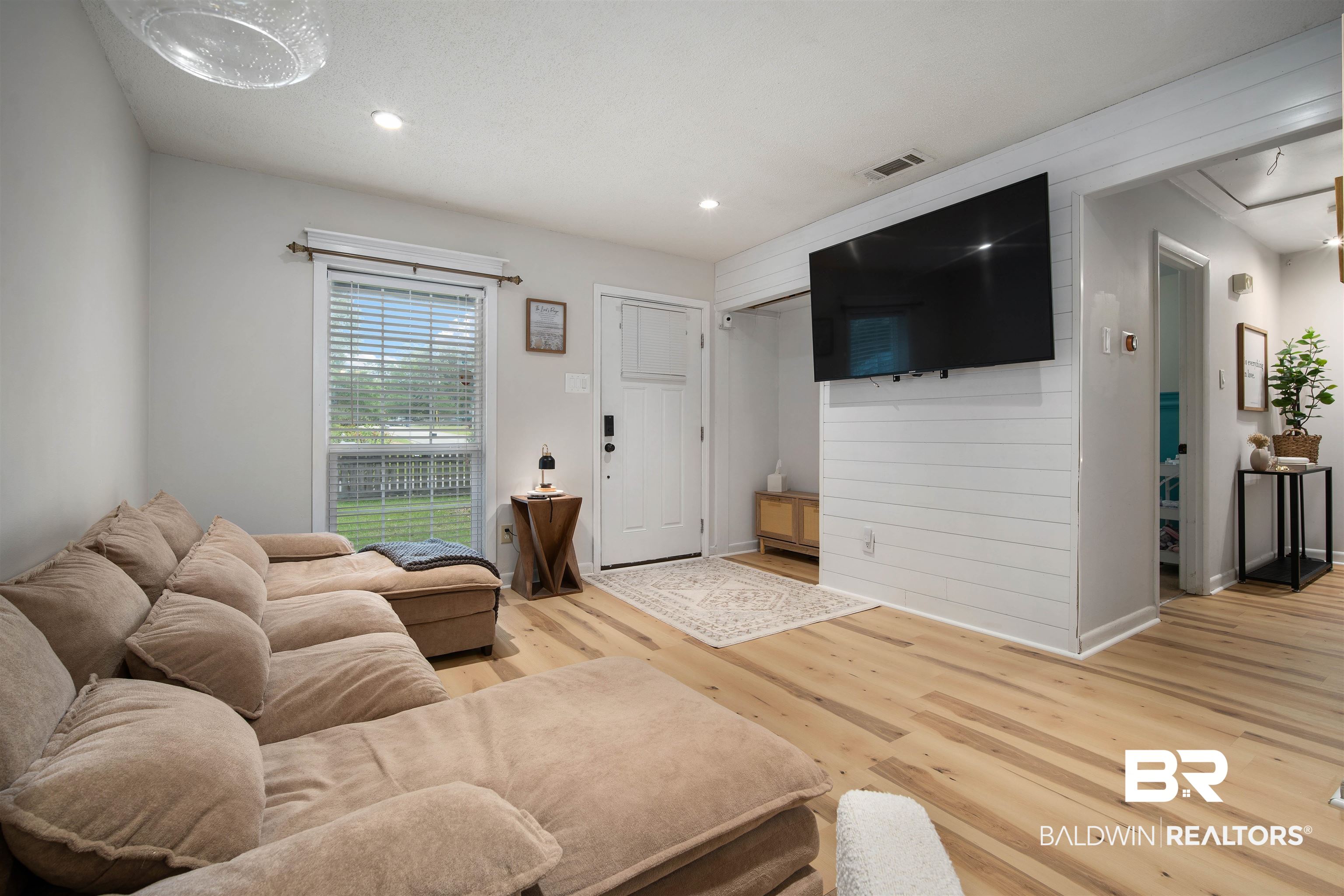 1451 West Morlee Drive Mobile, AL 36618 - Photo 7 of 30 Living Room