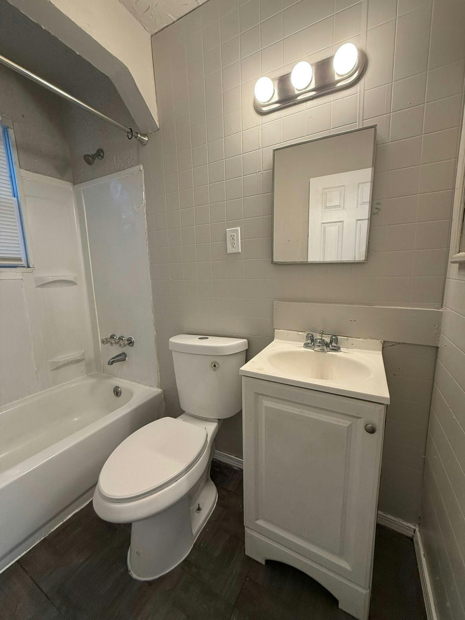 19210 Revere Street Detroit, MI 48234 - Photo 8 of 16 E3ME1i0-9W0PLBYF0t1l2Xm13Pz_xvr_OLy9Mobt