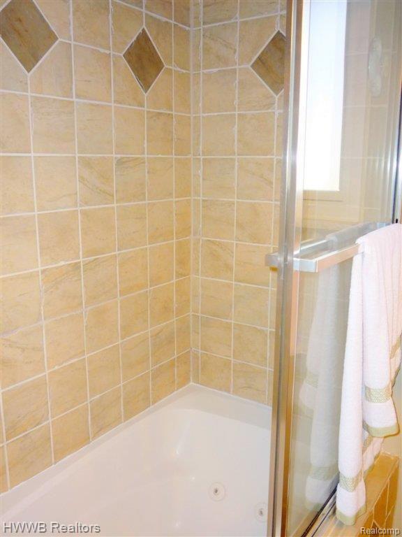 3218 Harvard Road Royal Oak, MI 48073 - Photo 10 of 21 Main Bath with Jet Tub