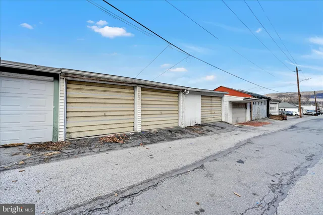 $205,000 | 305 South Fourth Street, Hamburg, PA 19526