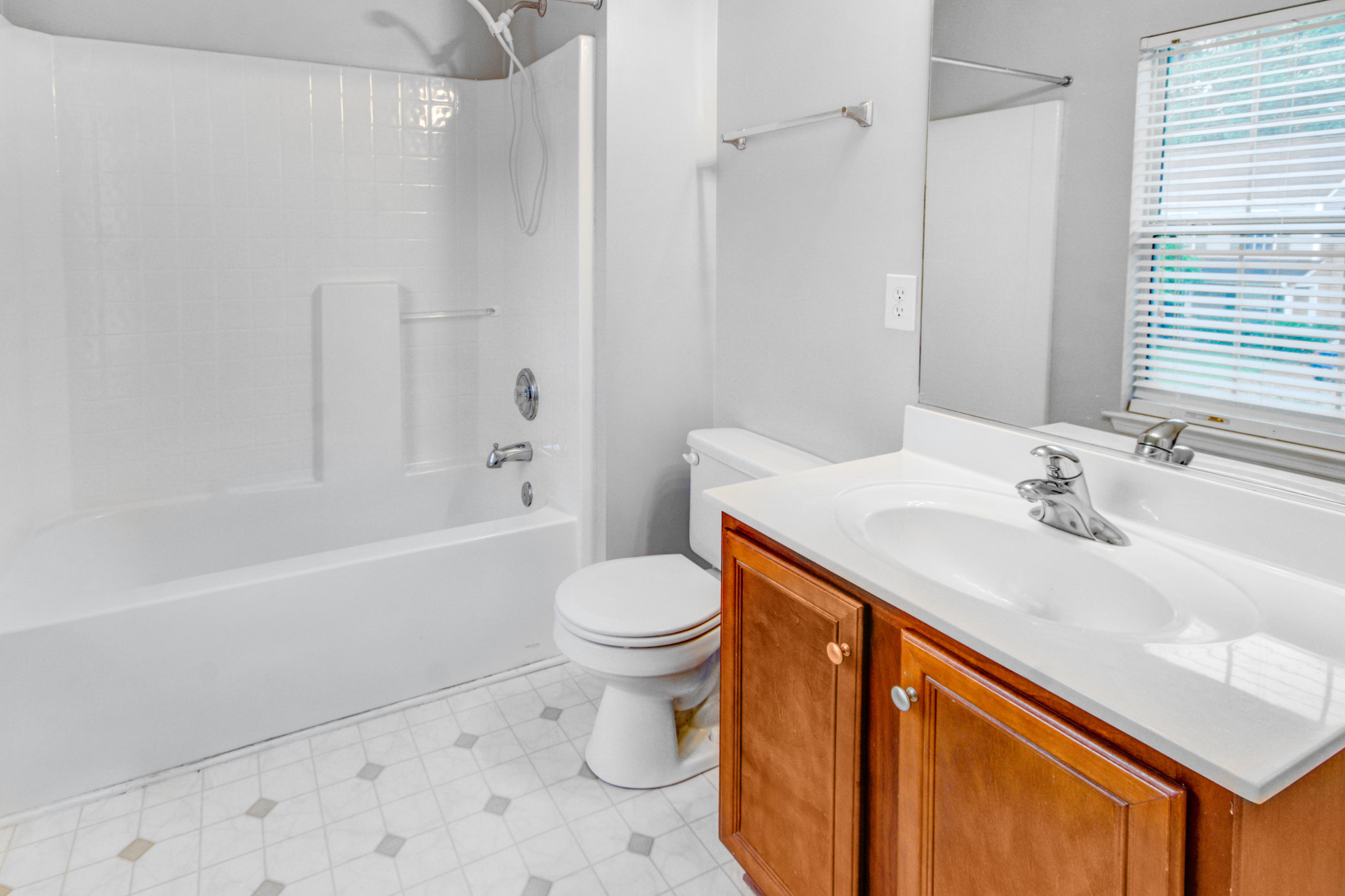 301 Eagle Ridge Road Summerville, SC 29485 - Photo 24 of 30 Full Hath Bathroom Upstairs