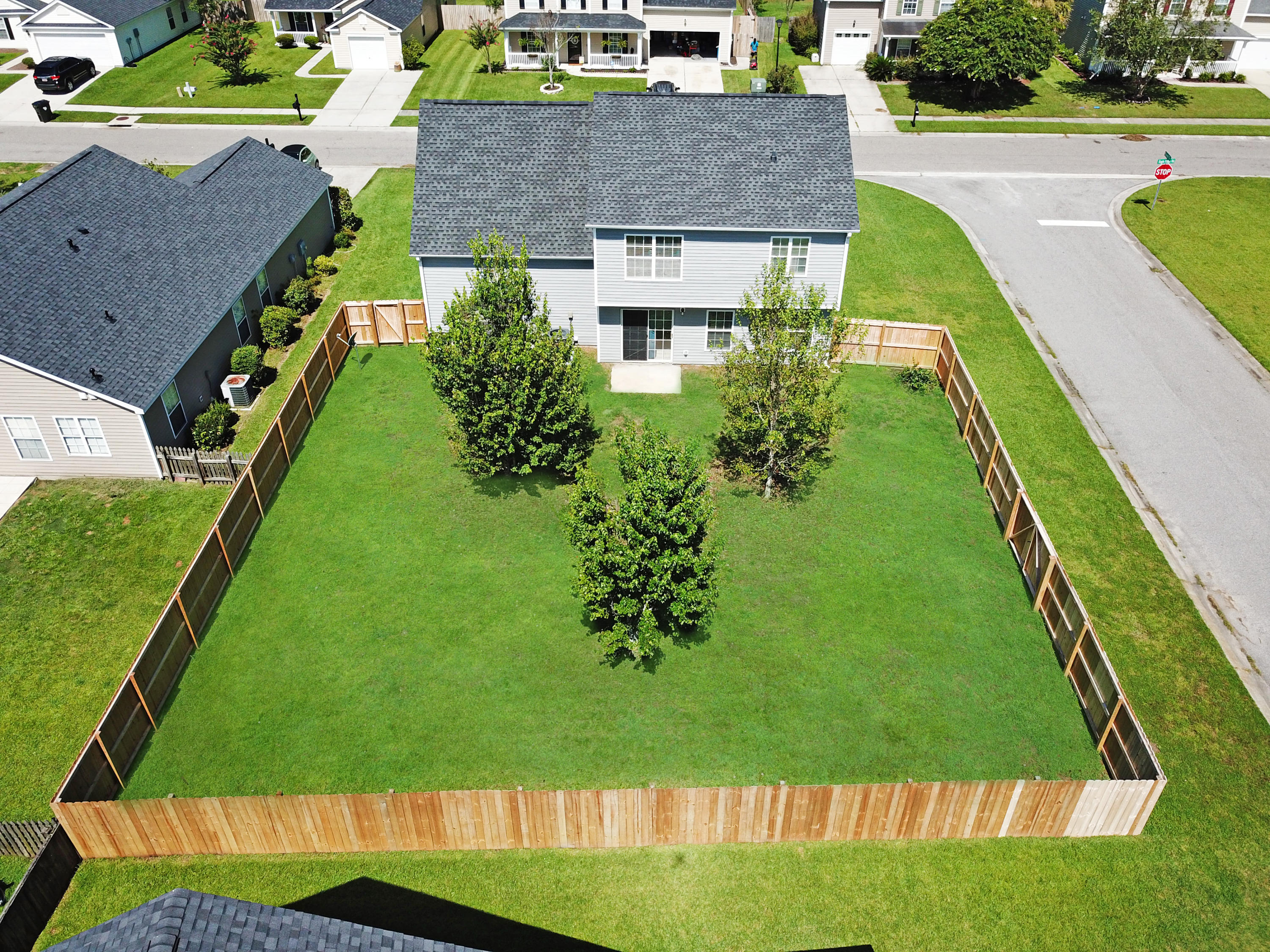 301 Eagle Ridge Road Summerville, SC 29485 - Photo 4 of 30 Huge Fenced Backyard