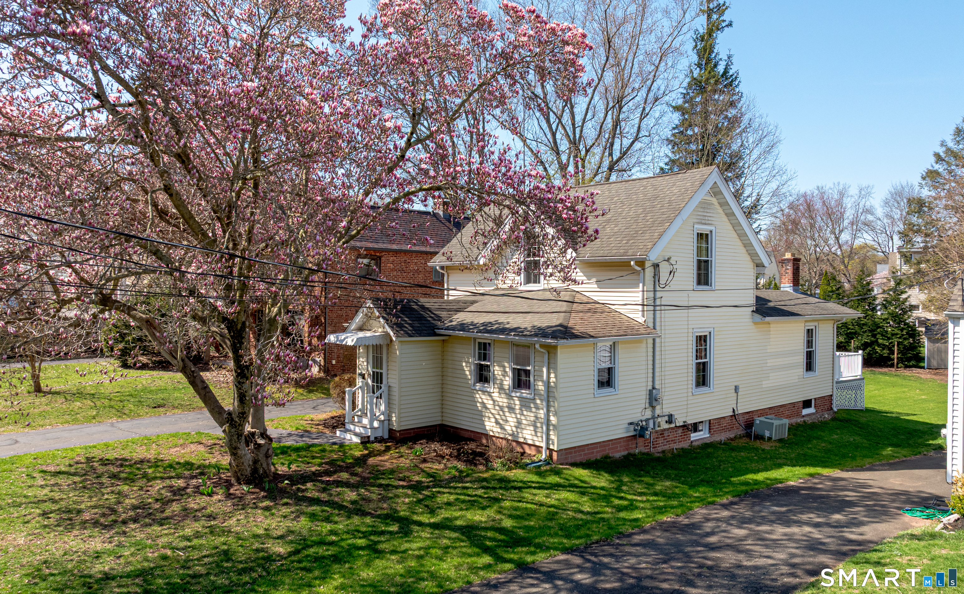 22 Colony Street Hamden, CT 06518 - Photo 2 of 34