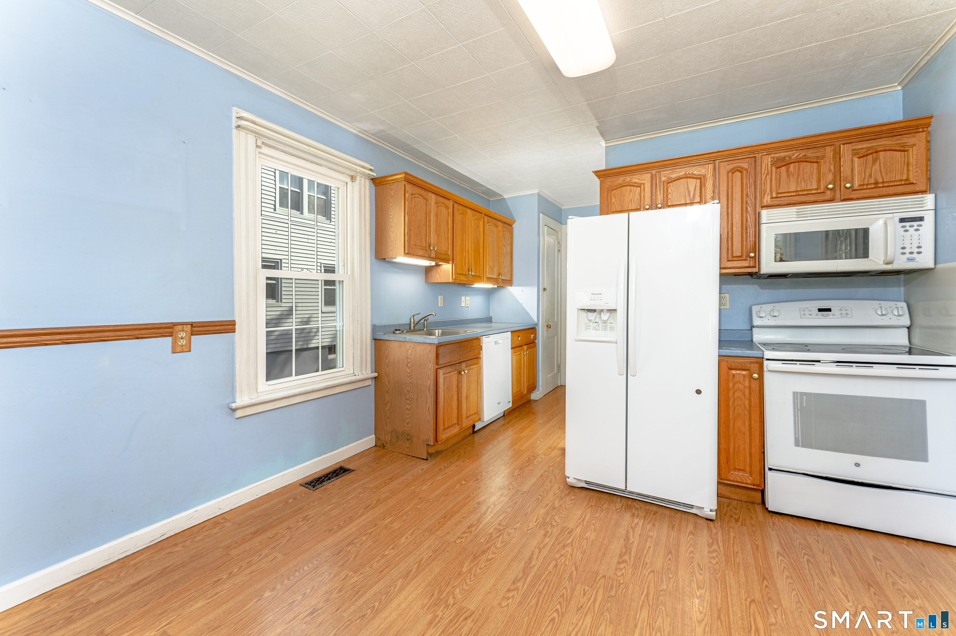 22 Colony Street Hamden, CT 06518 - Photo 7 of 34