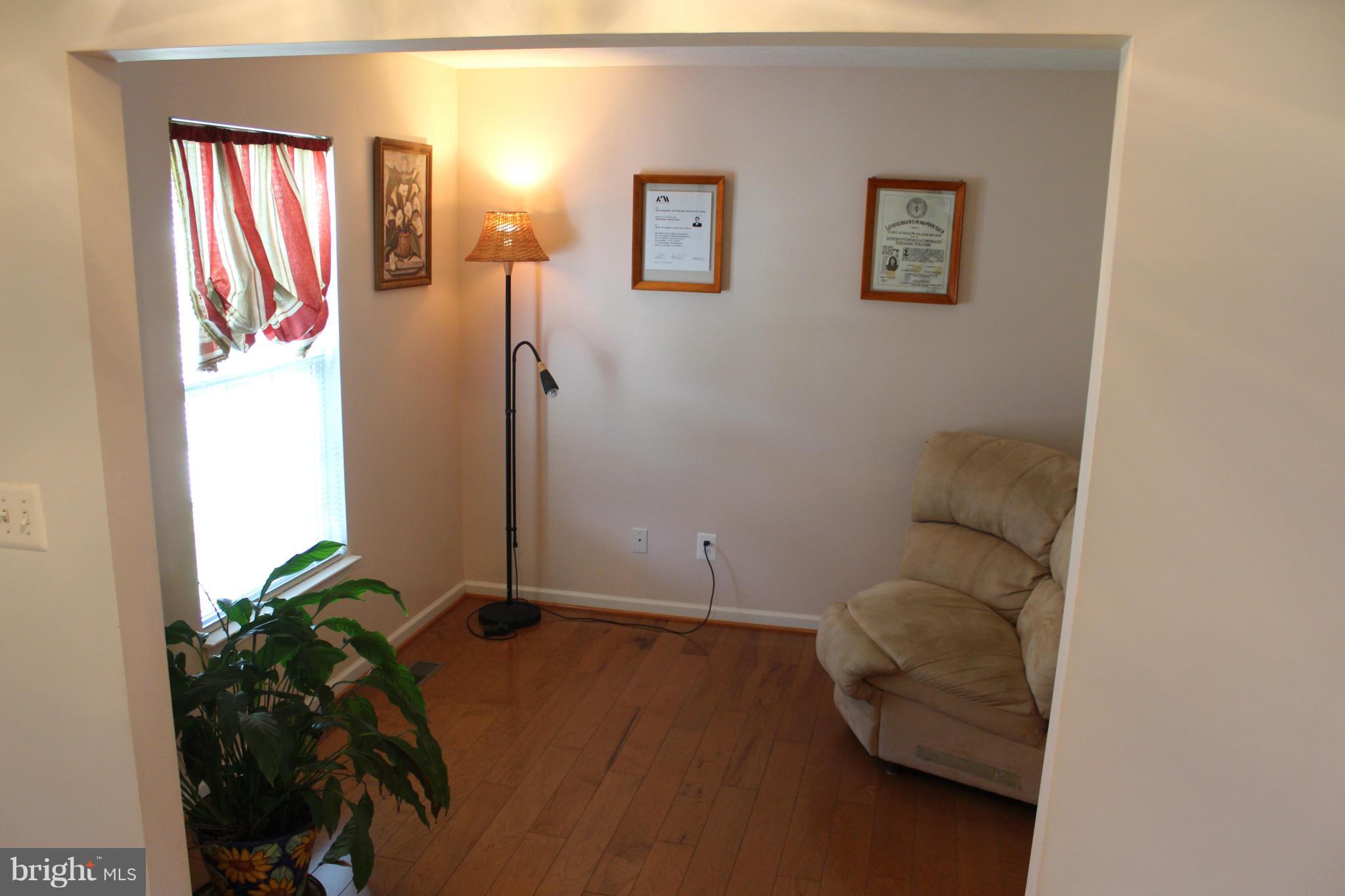 4620 Riddle Drive Baltimore, MD 21236 - Photo 5 of 26 Living Room