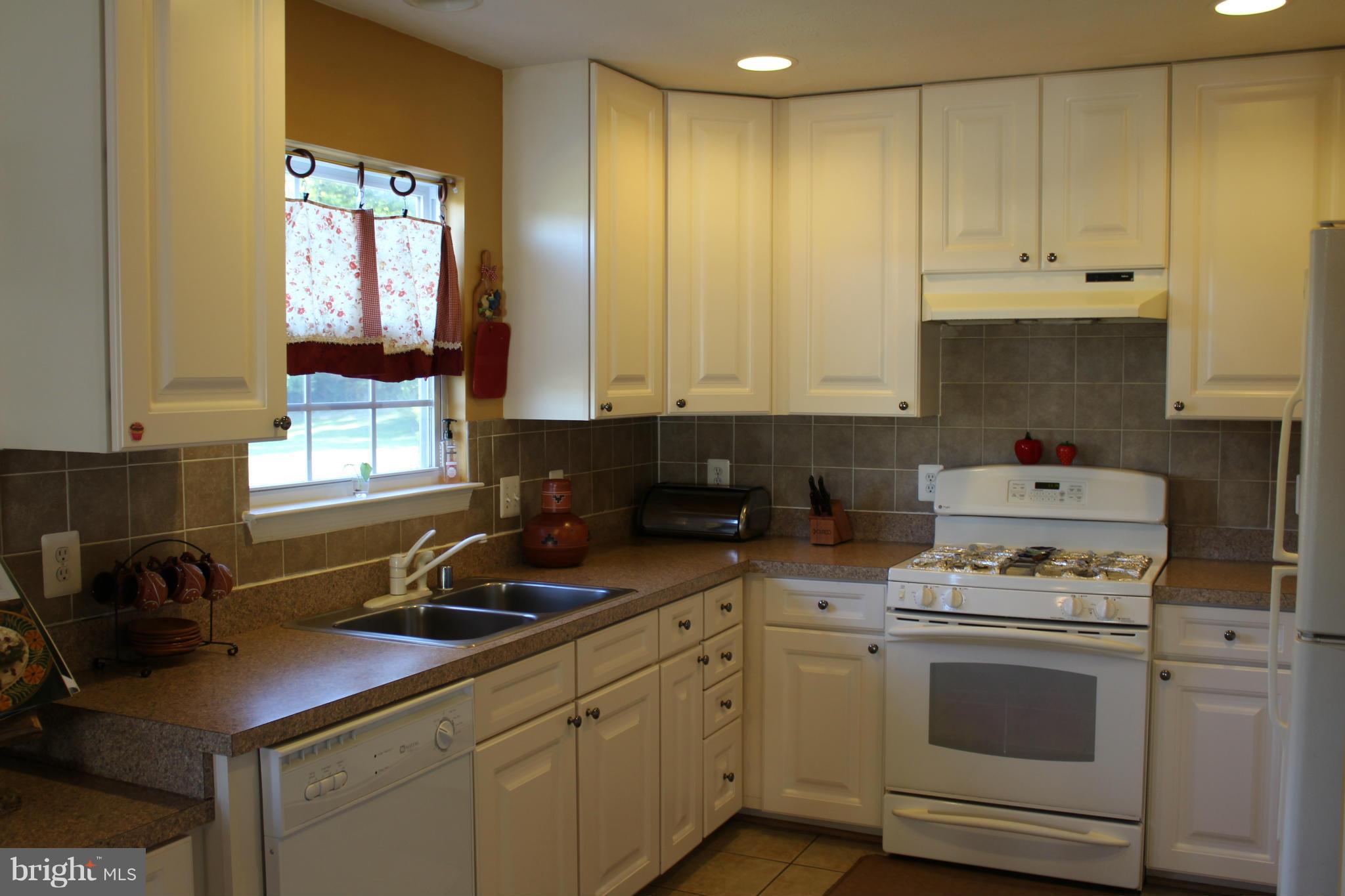 4620 Riddle Drive Baltimore, MD 21236 - Photo 6 of 26 Kitchen