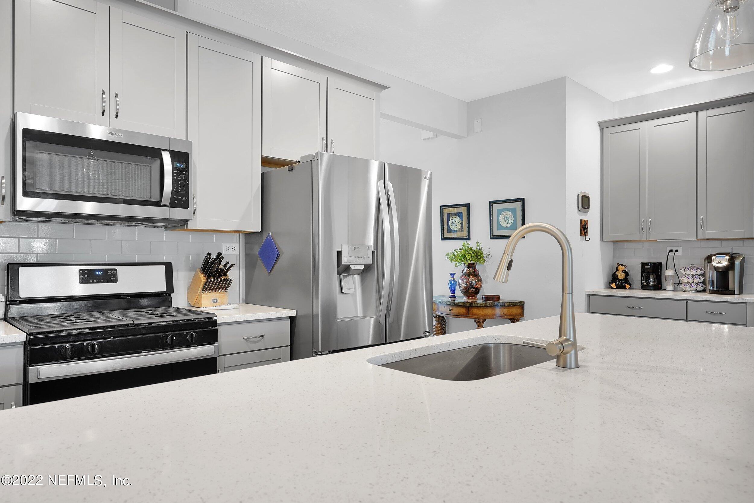 9962 Kevin Road Jacksonville, FL 32257 - Photo 10 of 31 Gas range