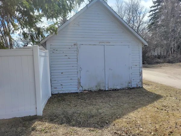 $182,500 | 933 North Labree Avenue, Thief River Falls, MN 56701
