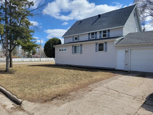 $182,500 | 933 North Labree Avenue, Thief River Falls, MN 56701