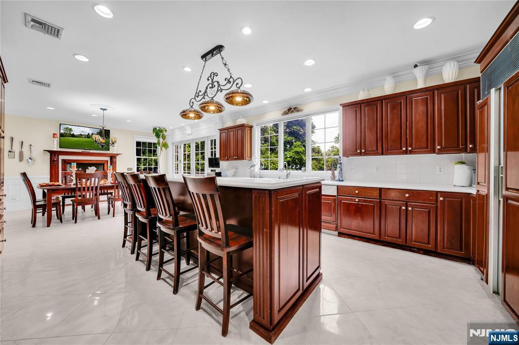 317 Rock Ridge Court Franklin Lakes, NJ 07417 - Photo 11 of 48