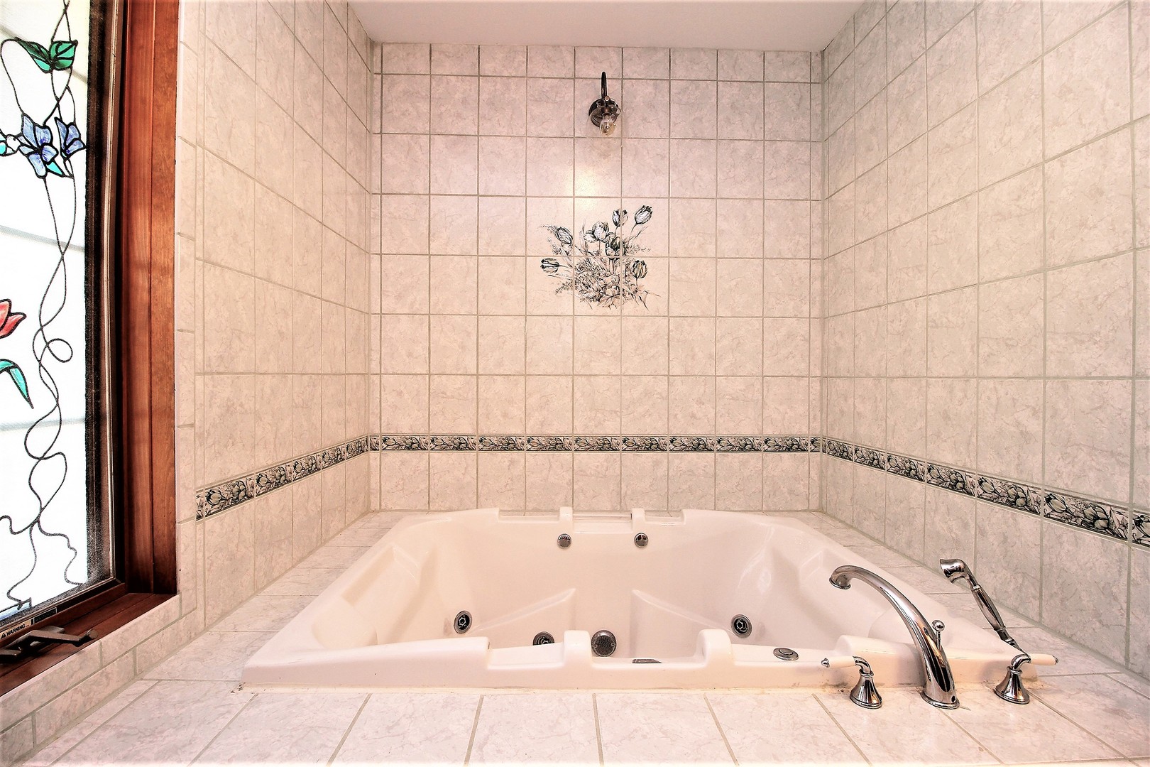 2068 East 7750S Road Chebanse, IL 60922 - Photo 14 of 24 a bathroom with a tub and a shower