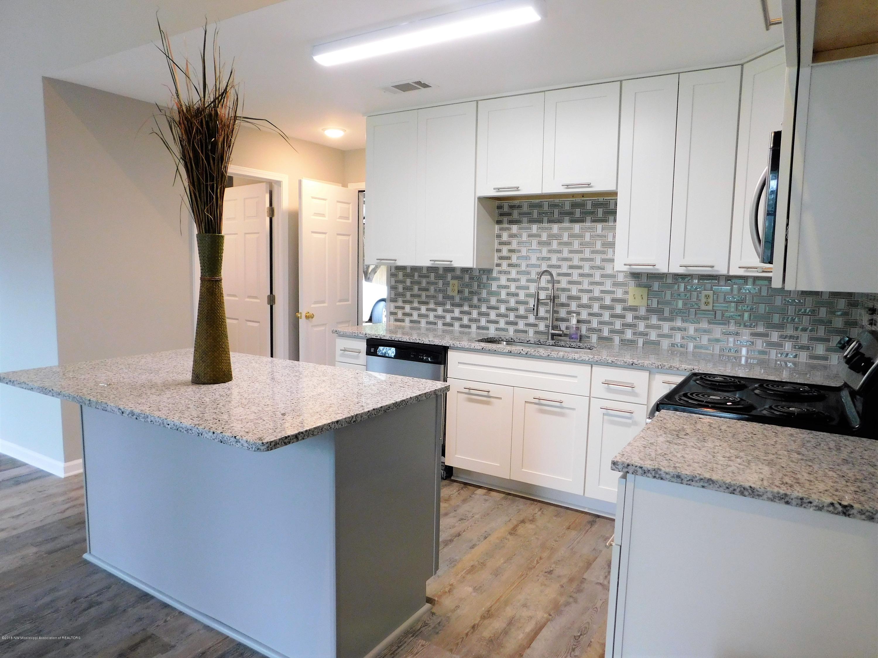 5898 Sparrow Run Olive Branch, MS 38654 - Photo 14 of 39 kitchen