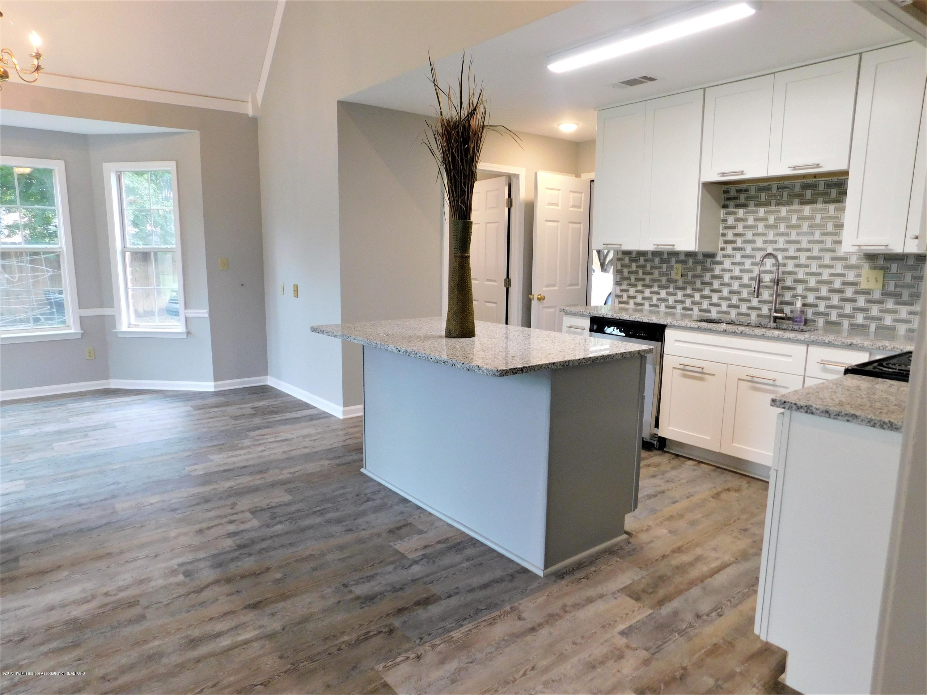 5898 Sparrow Run Olive Branch, MS 38654 - Photo 16 of 39 kitchen