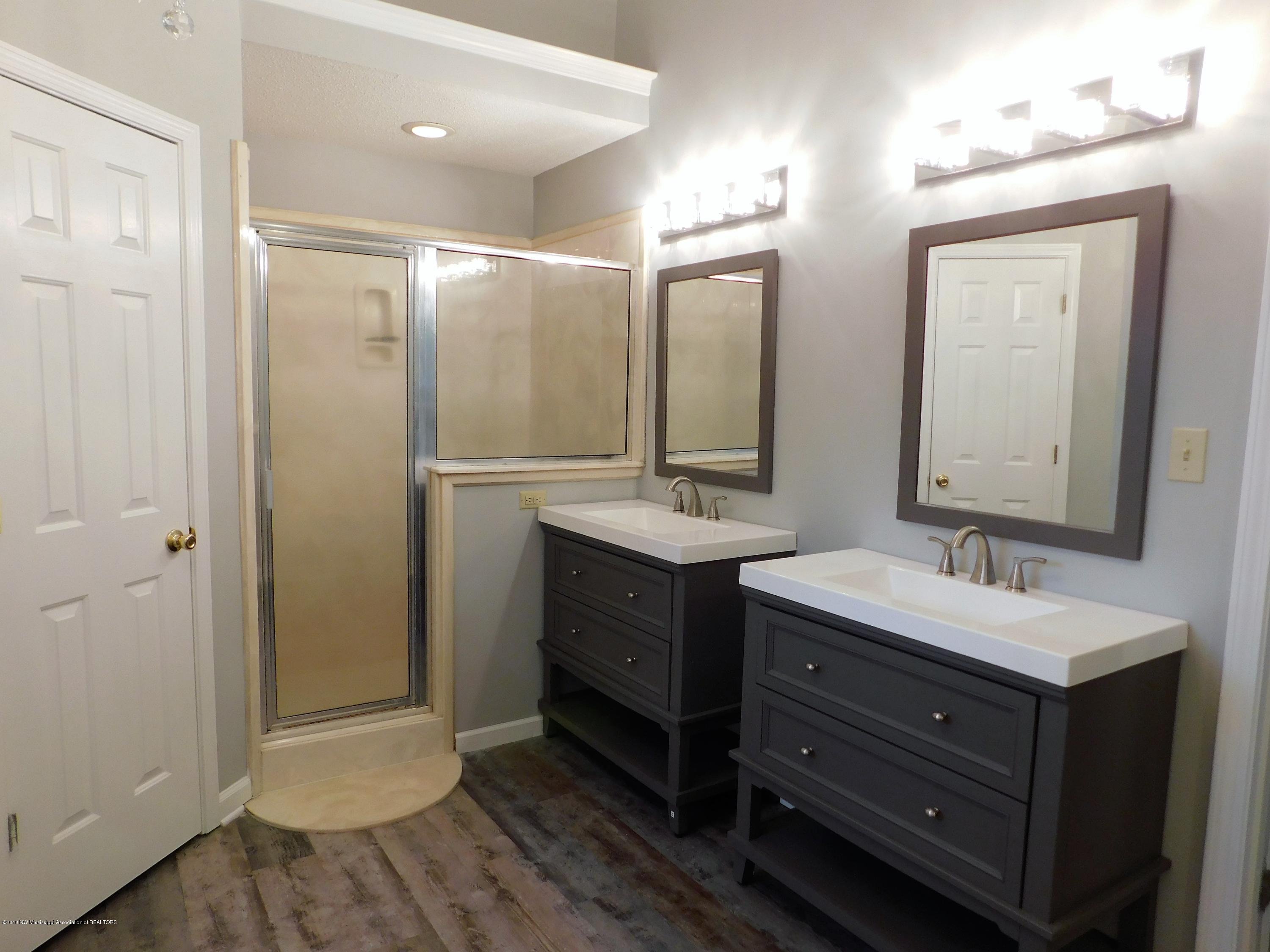 5898 Sparrow Run Olive Branch, MS 38654 - Photo 23 of 39 double vanity