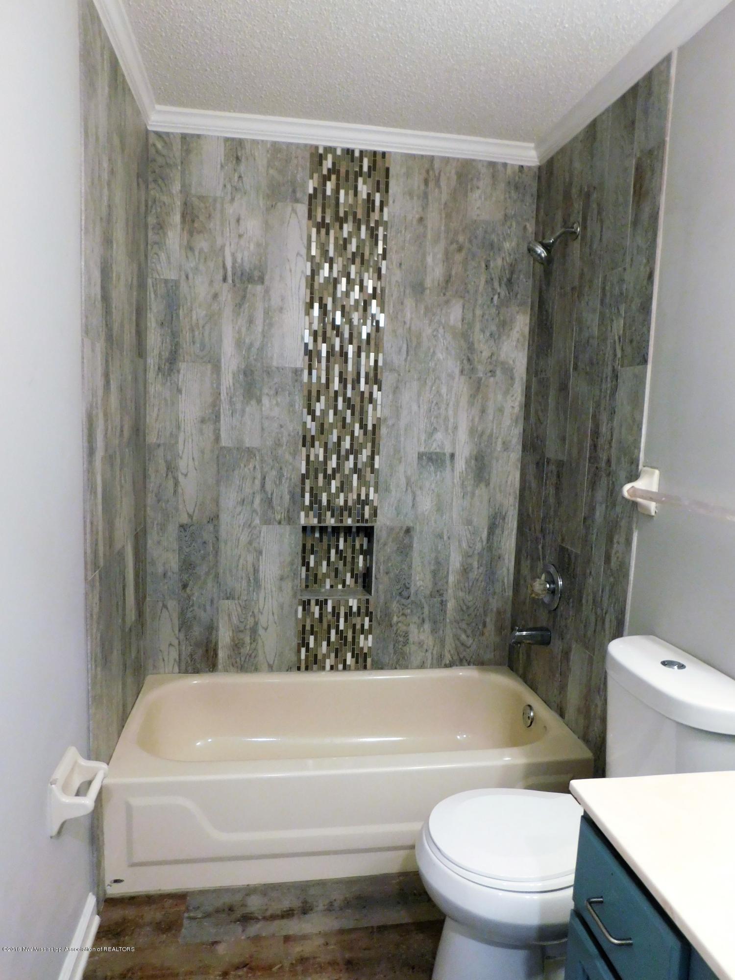 5898 Sparrow Run Olive Branch, MS 38654 - Photo 28 of 39 tiled shower