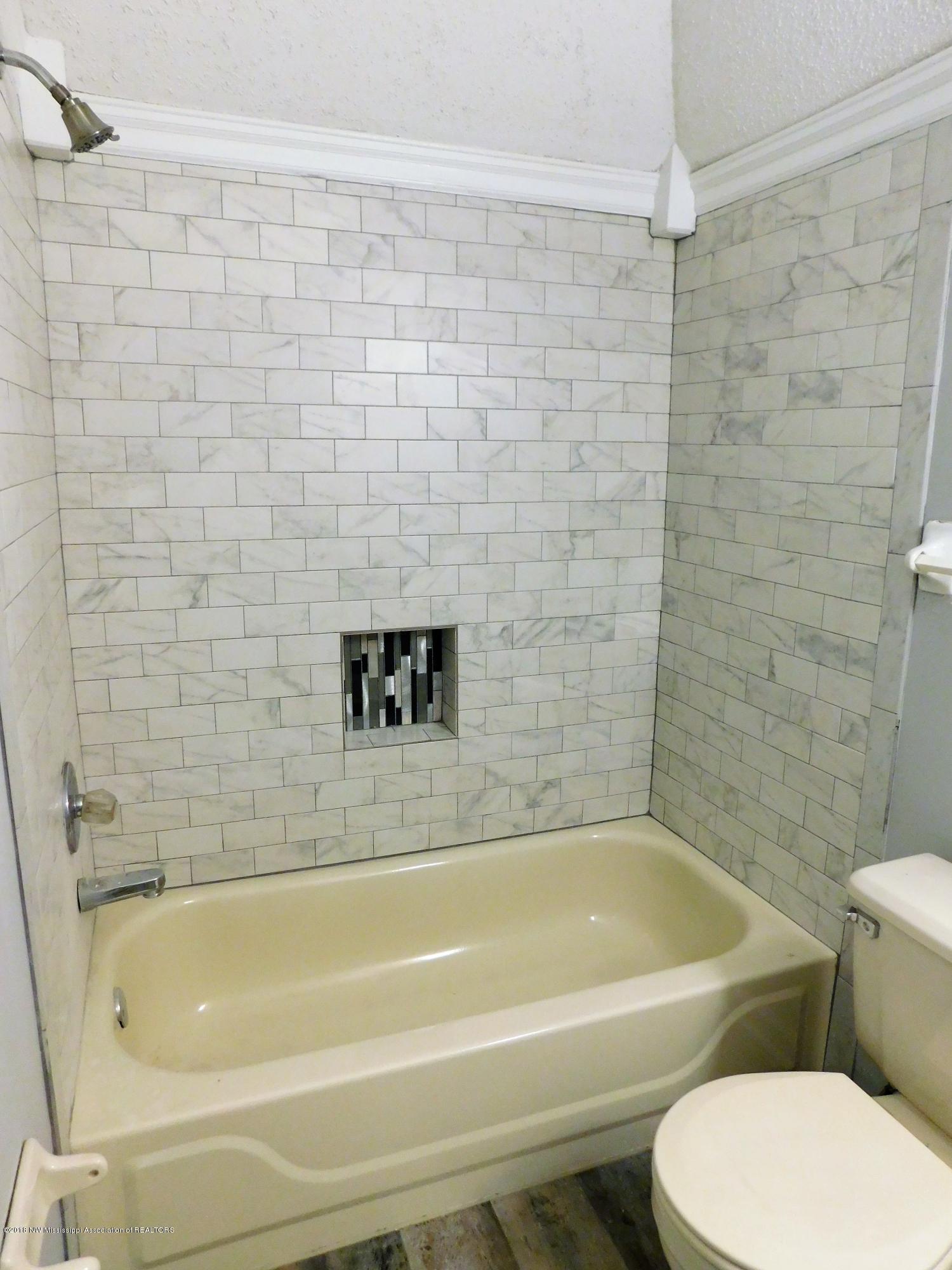 5898 Sparrow Run Olive Branch, MS 38654 - Photo 33 of 39 tiled shower