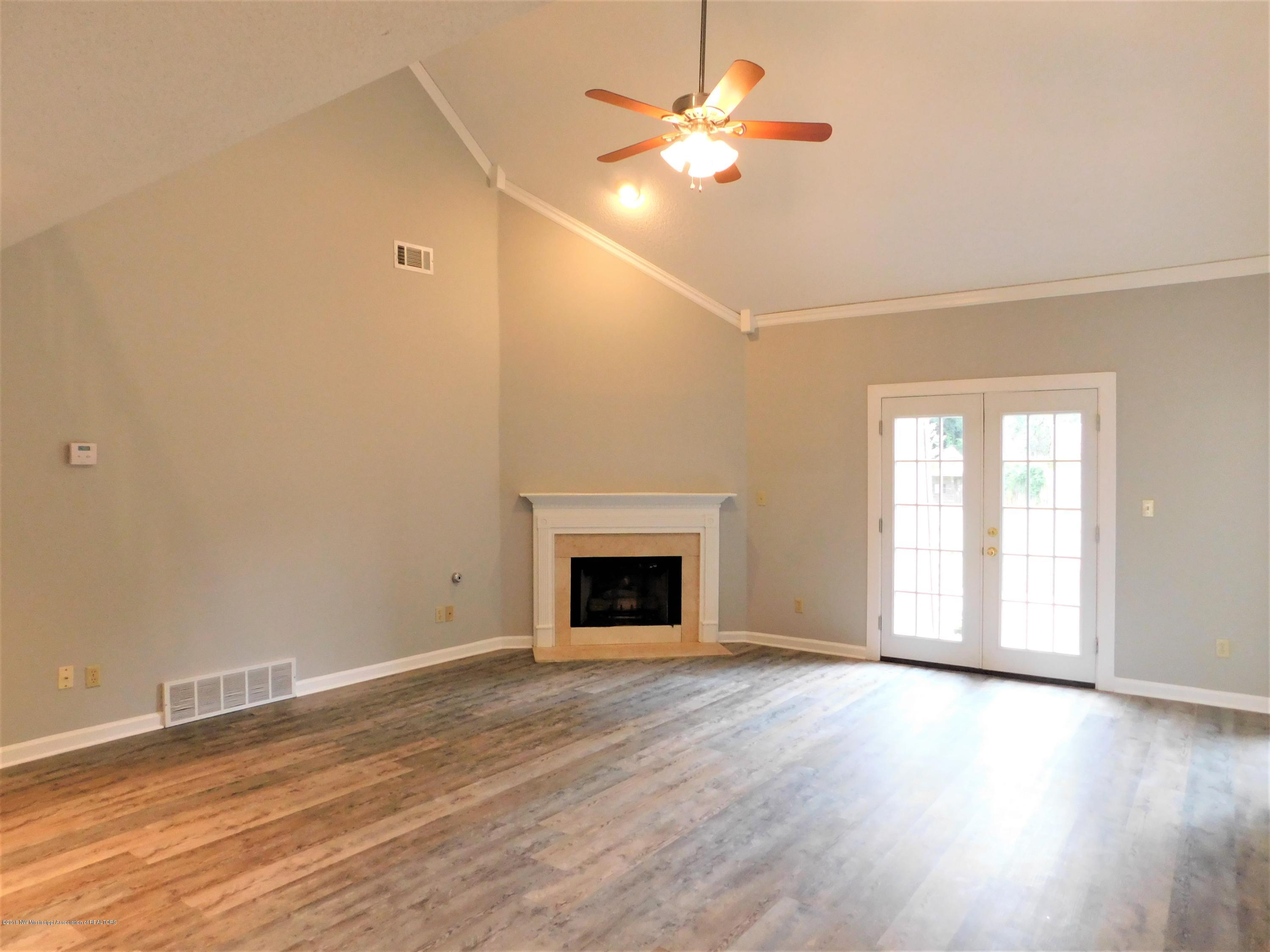 5898 Sparrow Run Olive Branch, MS 38654 - Photo 9 of 39 great room
