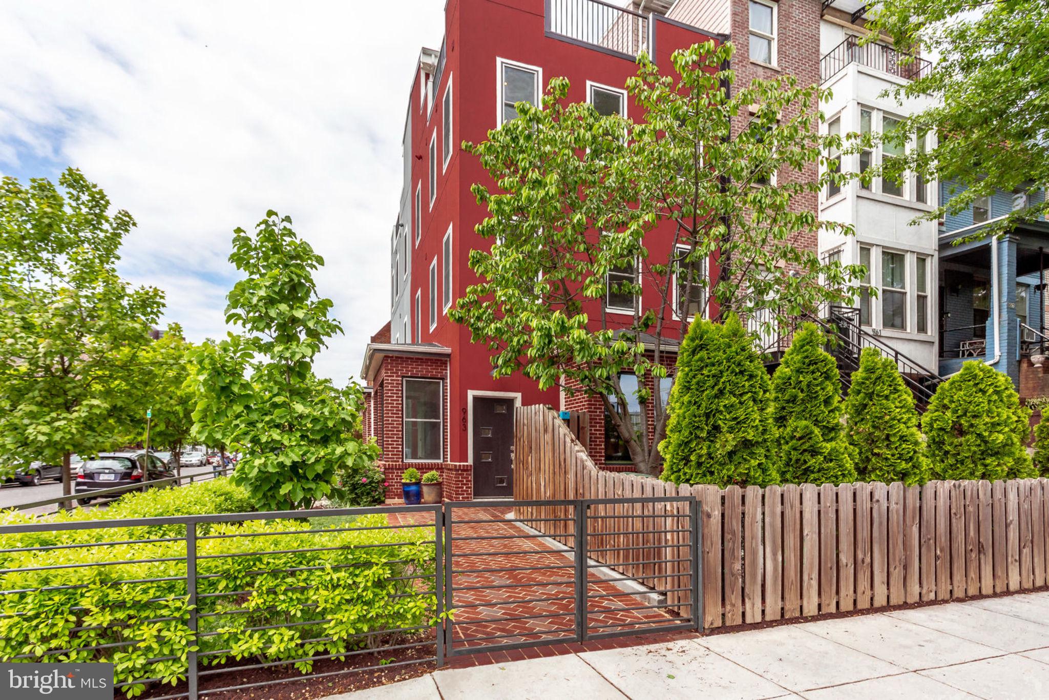 963 14th Street Southeast, Unit 1 Washington, DC 20003 - Photo 4 of 83