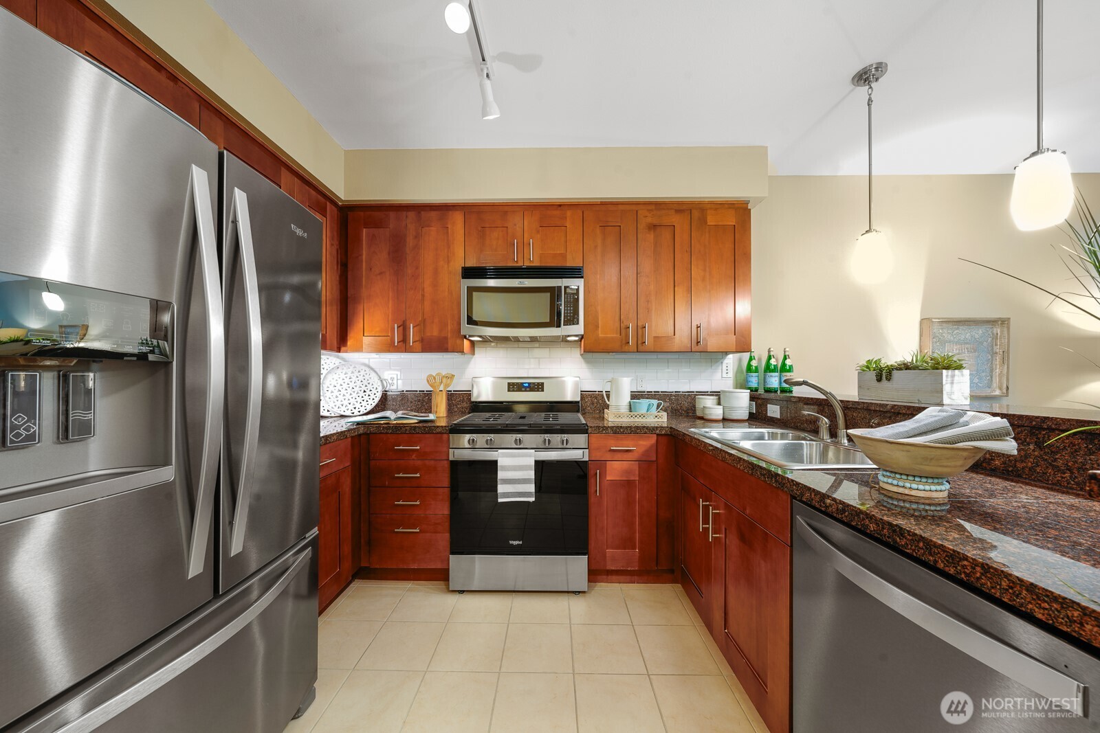 51 Pine Street, Unit 202 Edmonds, WA 98020 - Photo 2 of 31