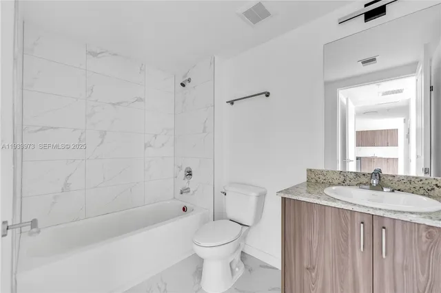 $2,100 | 175 Northwest 160th Street, Unit 218, North Miami Beach, FL 33169