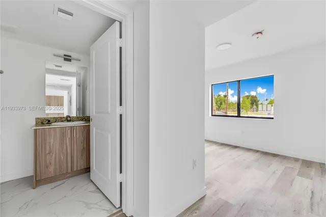 $2,100 | 175 Northwest 160th Street, Unit 218, North Miami Beach, FL 33169