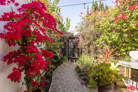 $1,650,000 | 950 South Muirfield Road, Los Angeles, CA 90019