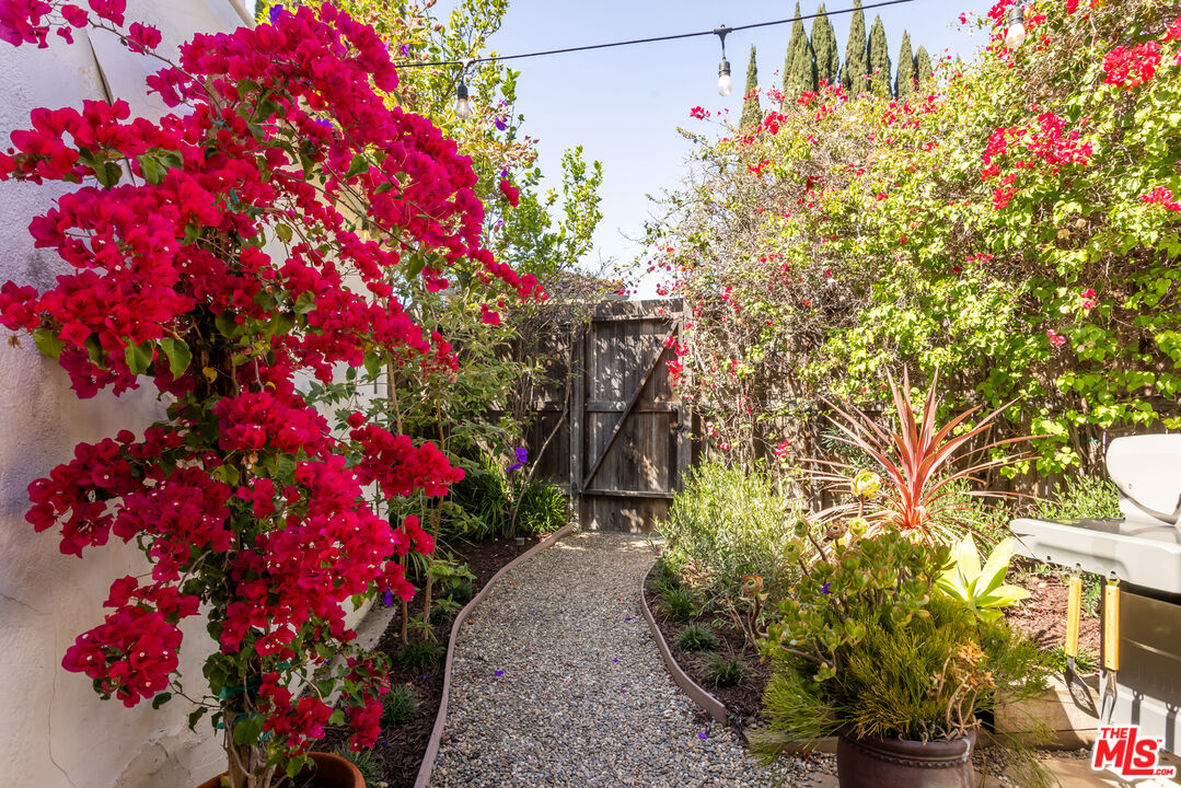 950 South Muirfield Road Los Angeles, CA 90019 - Photo 42 of 43