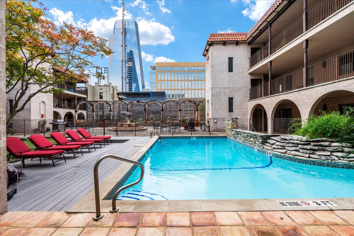 505 West 7th Street, Unit 313 Austin, TX 78701 - Photo 25 of 30 Pool with fence