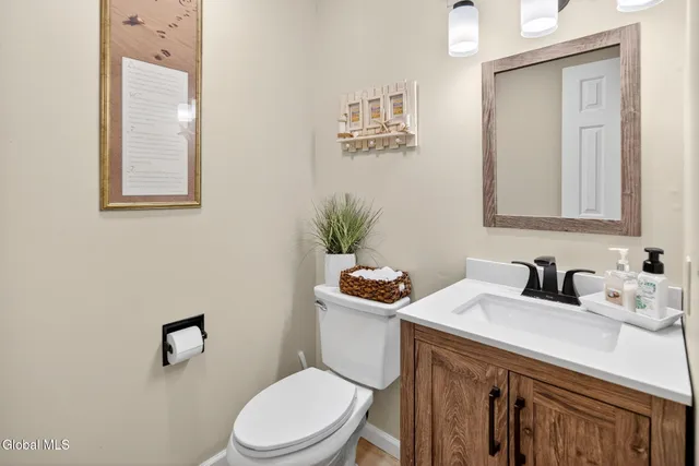 $540,000 | 53 Sonat Road, Clifton Park, NY 12065