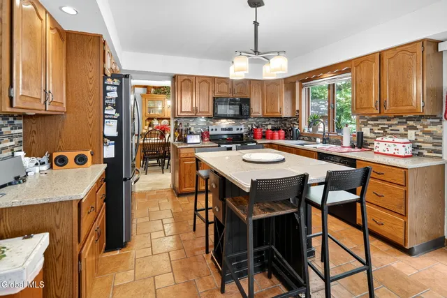 $540,000 | 53 Sonat Road, Clifton Park, NY 12065