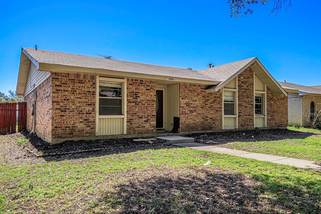 1814 Addington Drive Carrollton, TX 75007 - Photo 3 of 24 View of single story home