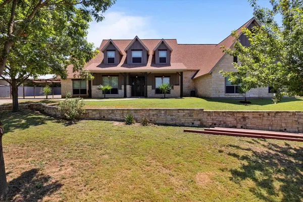 $970,000 | 402 North Pkwy Drive, Alvarado, TX 76009