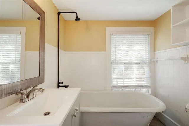 $2,495 | 1401 Windsor Road, Austin, TX 78703