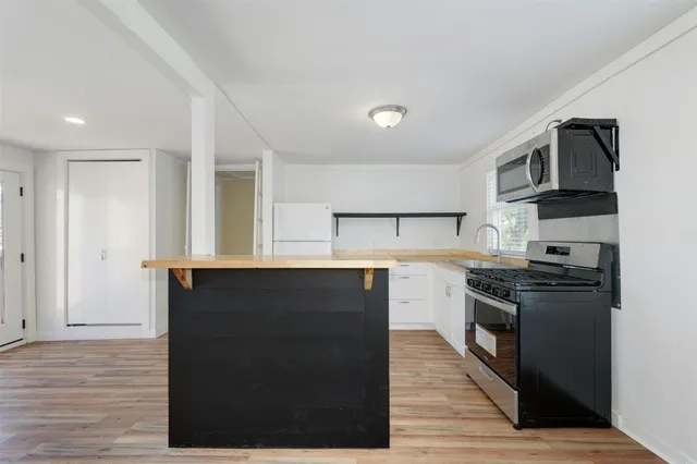 $2,495 | 1401 Windsor Road, Austin, TX 78703