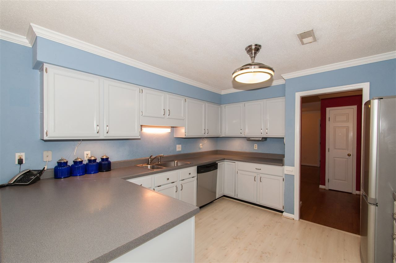 4009 Castle Court Raleigh, NC 27613 - Photo 8 of 25 Kitchen