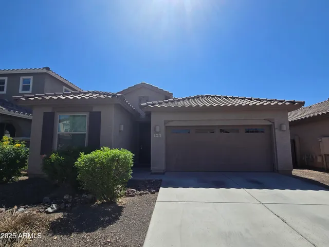 $2,295 | 3931 East Narrowleaf Drive, Gilbert, AZ 85298