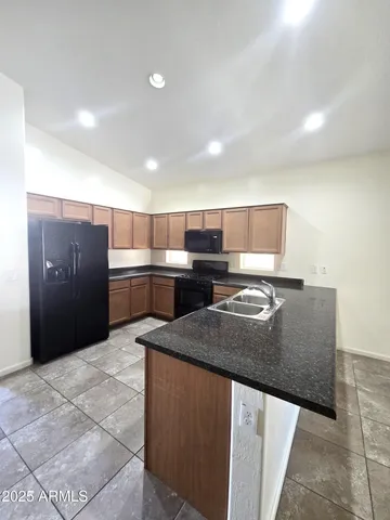 $2,295 | 3931 East Narrowleaf Drive, Gilbert, AZ 85298