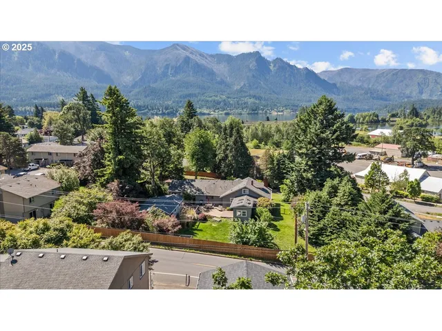 a picture of city view