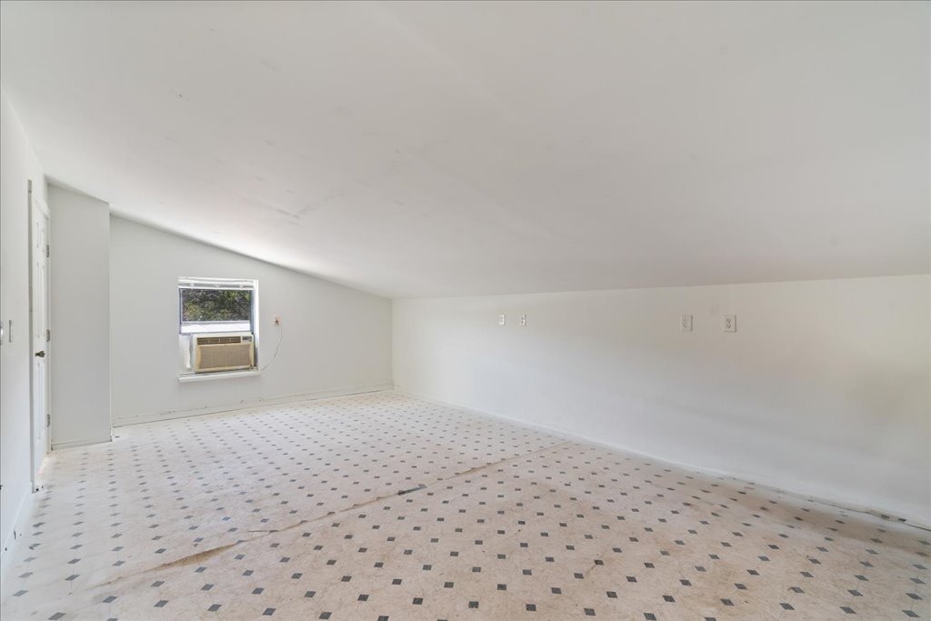 10500 Tarantula Court Leander, TX 78641 - Photo 25 of 34 a big room with a bed