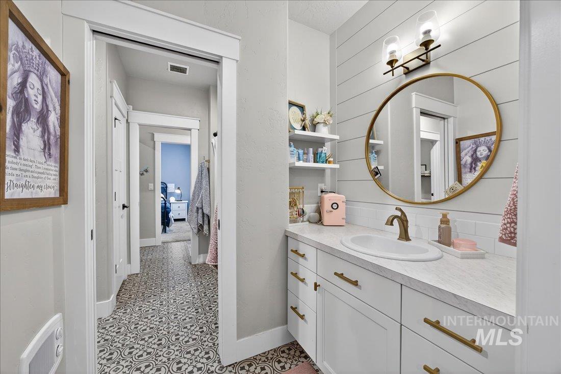 15111 Pinehurst Way Caldwell, ID 83607 - Photo 24 of 43 Bathroom with vanity and tasteful backsplash
