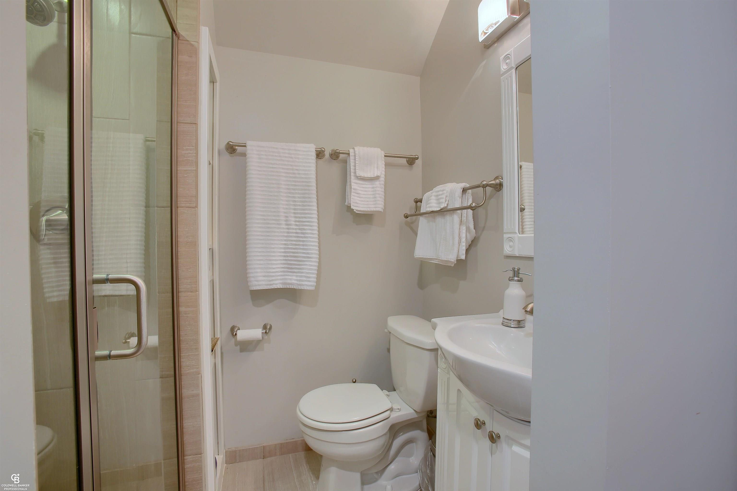 917 Lake Shore Road Grosse Pointe, MI 48236 - Photo 25 of 44 50085427-24.JPG