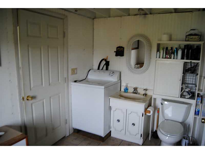 480 Old Town Road Block Island, RI 02807 - Photo 13 of 16 Bathroom.