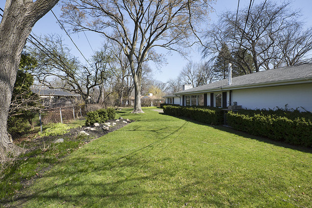 918 Lee Road Northbrook, IL 60062 - Photo 14 of 17 a view of a house with a yard