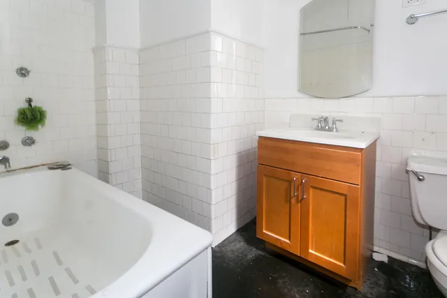 $1,977 | 441 West Melrose Street, Unit 3B, Chicago, IL 60657