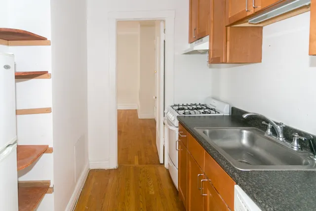 $1,977 | 441 West Melrose Street, Unit 3B, Chicago, IL 60657