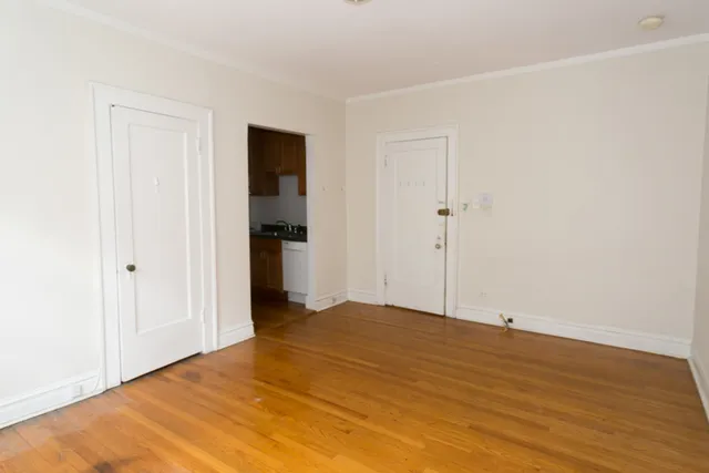 $1,977 | 441 West Melrose Street, Unit 3B, Chicago, IL 60657